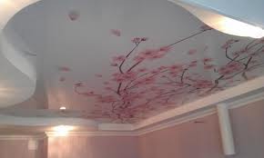 Как выполняется роспись на поверхности натяжного потолка